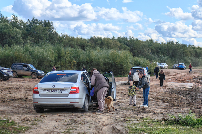 Когда приходит теплоход, тут очень оживленно