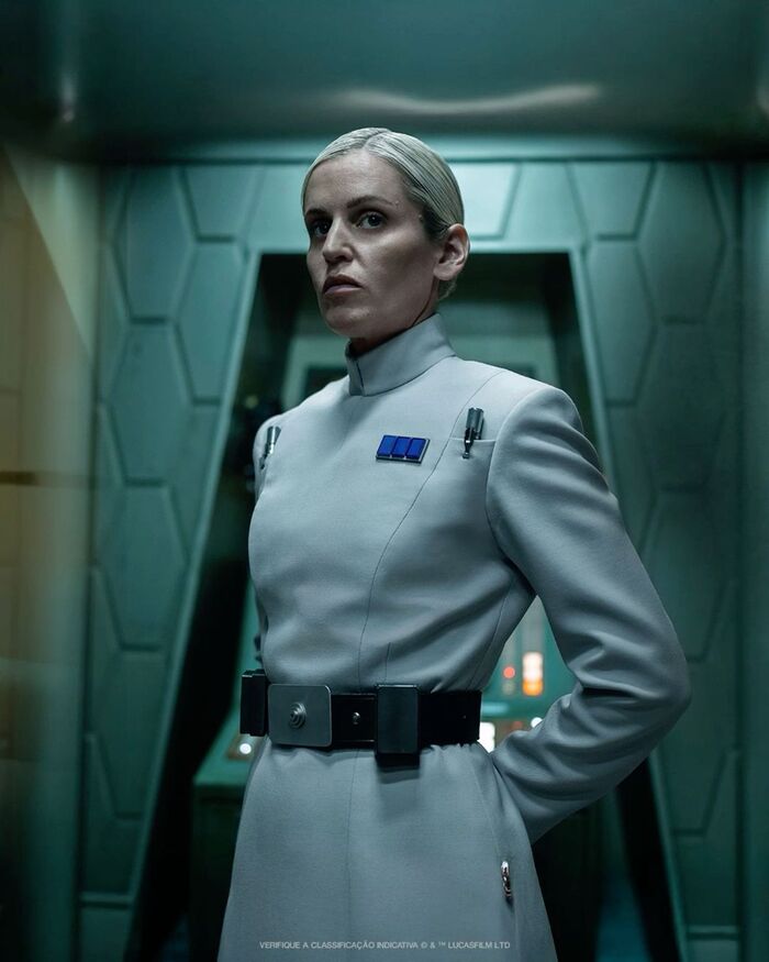 Дедра Миро, в начале сериала ее хочется убить, а в конце даже немного жалко.