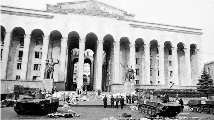 Дом правительства, у которого собрались демонстранты Getty Images/TASS