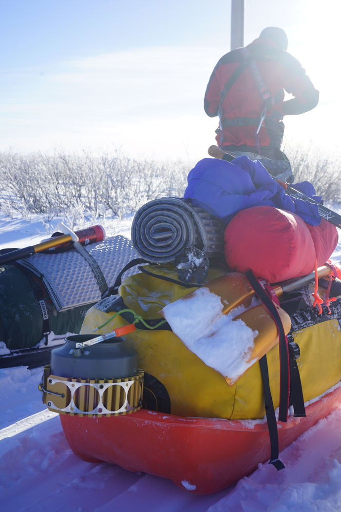 Зимой можно ходить с санями, это позволяет брать больше, а уставать меньше.