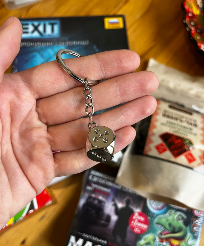 Это вообще ну как, а?! Законно присылать такие милые вещицы с прямо на 100500% попаданием в мою любимую тематику?!