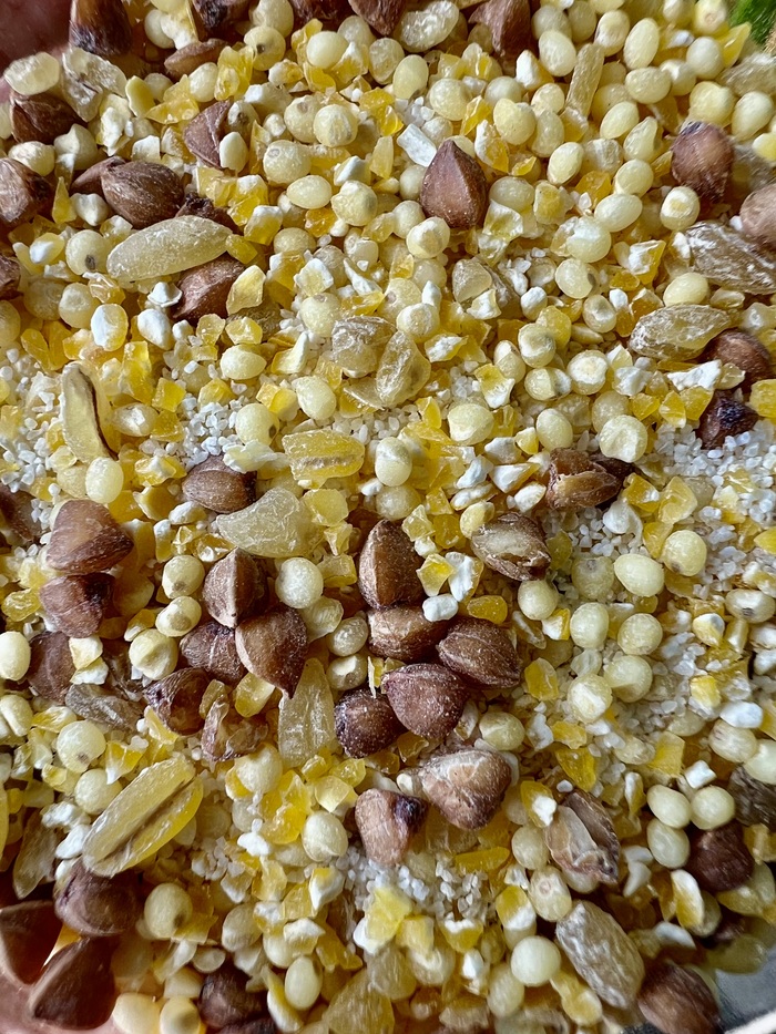 У меня микс манки, пшена, гречки, булгура и поленты.