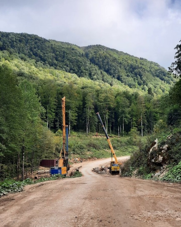 то тут, то там работает техника