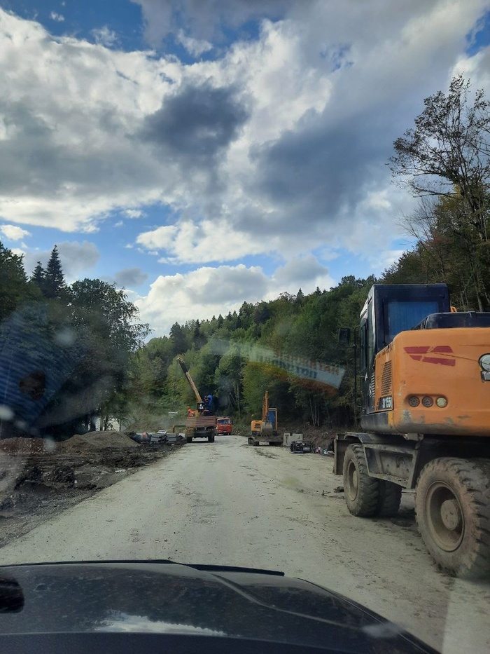 техника и люди, все в работе. На этом участке максимальная активность