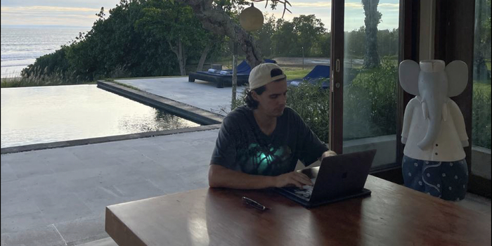 Это я сижу в ожидании вашего сообщения : )