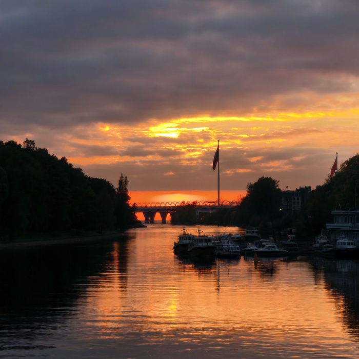 Флаг на фоне флага