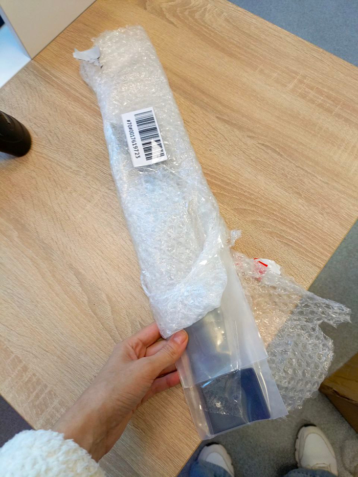 А это часть чужого заказа. Деталька от машины. Из другого города.Должно было оказаться не в Коми а в Сибири.