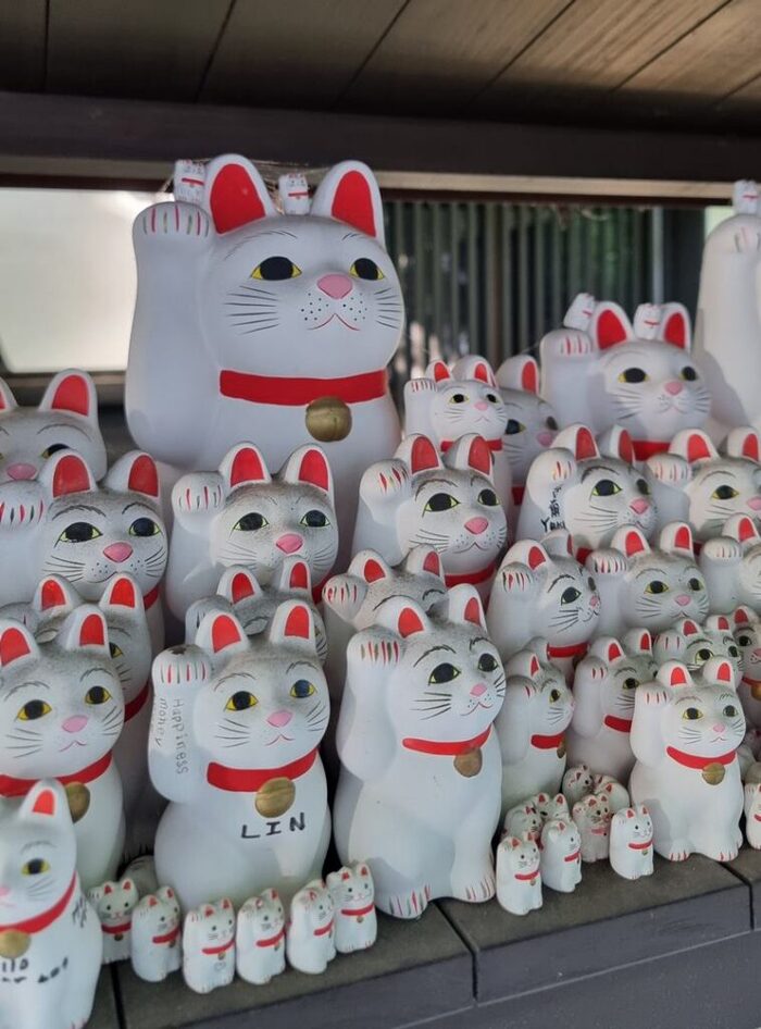 Родина известных японских кошек манэки-нэко — токийский храм Готокудзи