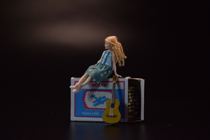 Гитара размером со спичку!