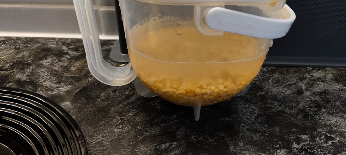 В ней же горох замачиваю