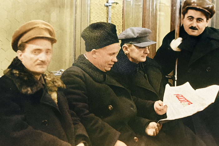 Нестор Лакоба, Никита Хрущев, Лаврентий Берия и Агаси Ханджян в вагоне Московского метрополитена, 1935