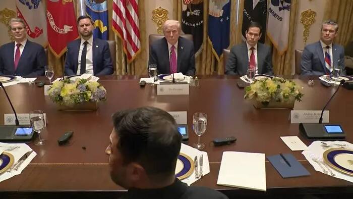 На фото справа