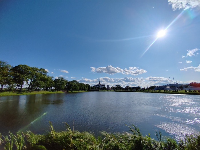 Типа панорама Бернардинского пруда с видом на центральный вход и Костёл