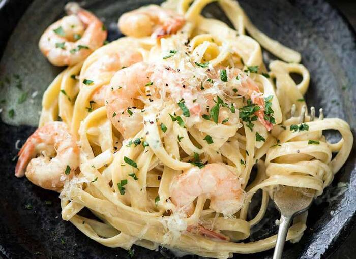 ПАСТА С КРЕВЕТКАМИ В СЛИВОЧНО-ЧЕСНОЧНОМ СОУСЕ