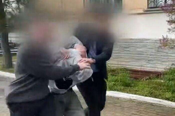 Не понравилось, как была одета: новые подробности нападения военного с битой на школьницу в Благовещенске