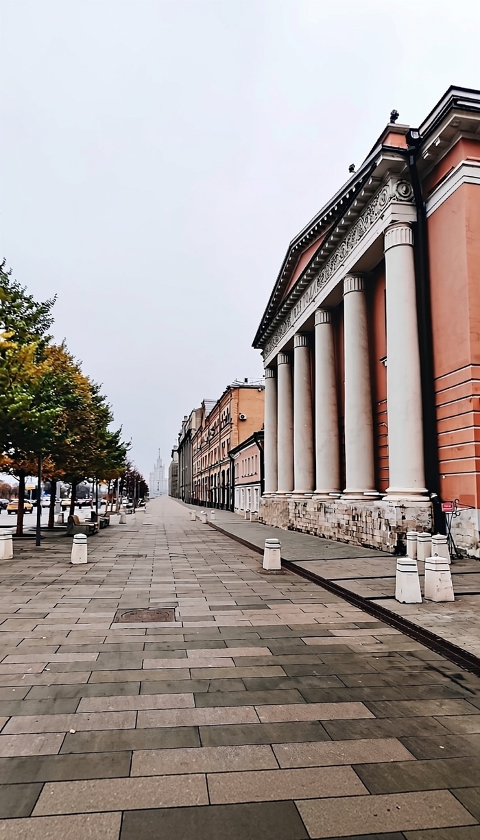 Шагаю по Москве