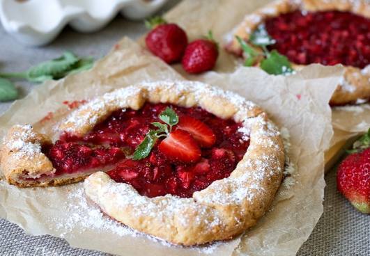 ГАЛЕТА С КЛУБНИКОЙ