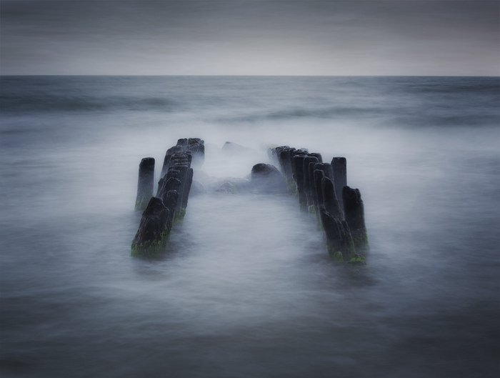 Балтийское море в районе Пионерского. Утро, пасмурно, зеркалка, ND фильтр, штатив и вперед)