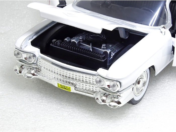 Рис. 7. Модель автомобиля Cadillac Miller-Meteor (Ecto-1) из к/ф «Охотники за привидениями» в масштабе 1:24