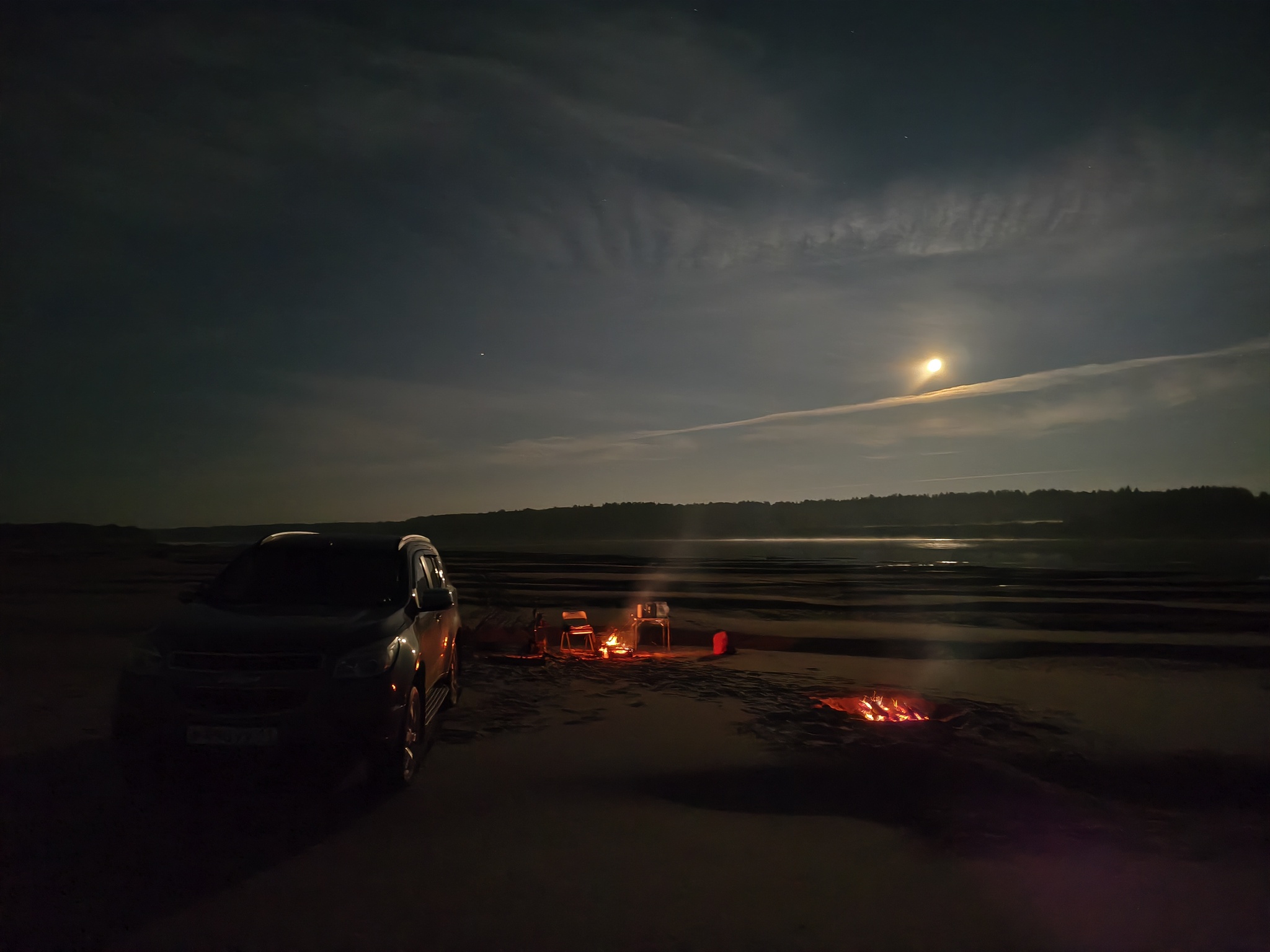 Reply to the post I just want to share a photo I found in my archive - My, Bonfire, Its own atmosphere, Cosiness, Hot coals, Komi, Syktyvkar, Nature, Relaxation, Night, Polar Lights, Camping, Video, Video VK, Short videos, Vertical video, Reply to post, Longpost, A wave of posts