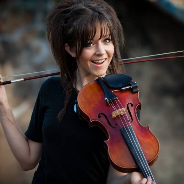 LINDSEY STIRLING пост "В середине понедельника захотелось прекрасного" Kashmir на LIVE в Париже