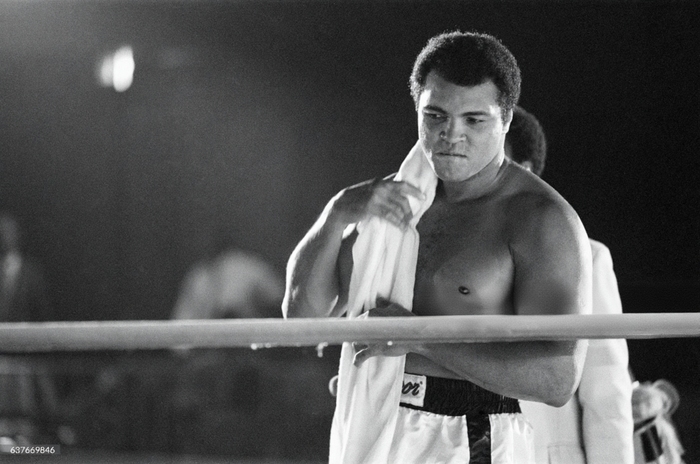 Мухаммед Али пытается вернуться в форму в тренировочном лагере на Багамах, перед своим решающим боем с чемпионом в тяжёлом весе Тревором Бербиком. 17 ноября 1981 года. Фото Майкла Бреннана.