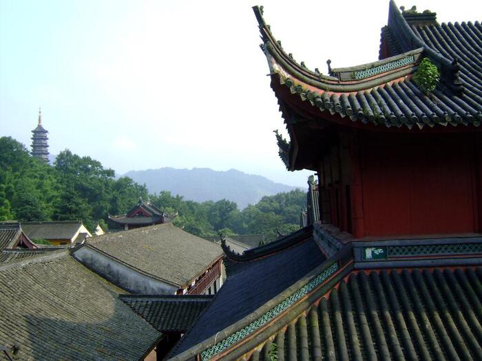 Монастырь. Недалеко от Нинбо