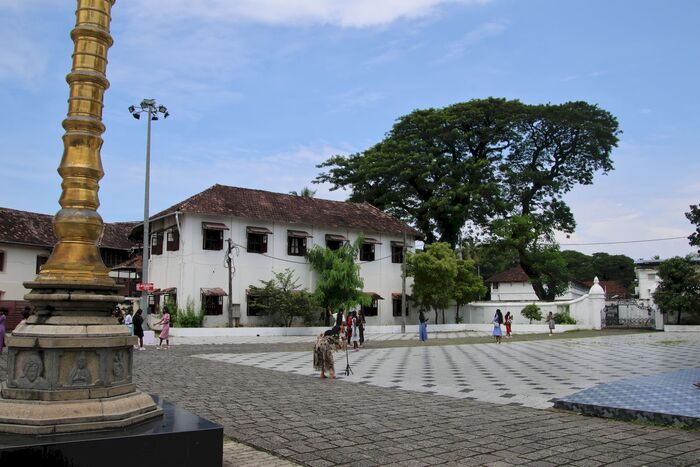 Площадь перед базиликой Санта Круз