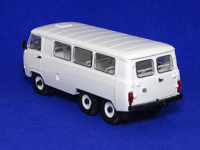 Рис. 2. Модель автомобиля УАЗ-452К от производителя «Мир отечественных моделей» в масштабе 1:43