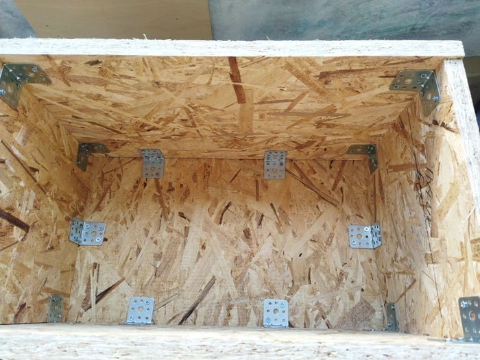 Уголки какие-то мощные строительные, я не очень разбираюсь, выбирал по внешнему виду для одного из старых детищ.