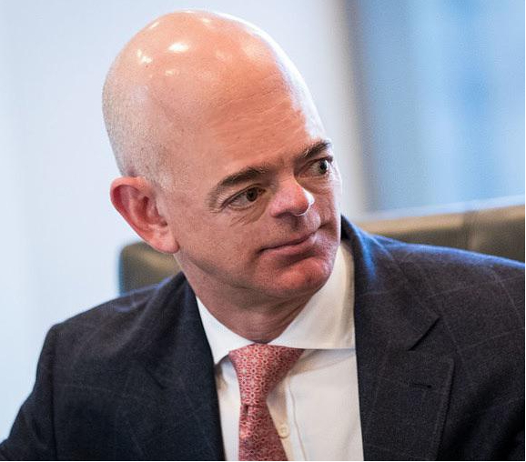 Нет, не этот дядька, хотя замысел понятен