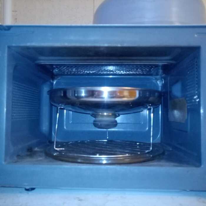 Микроволновка с грилем сверху