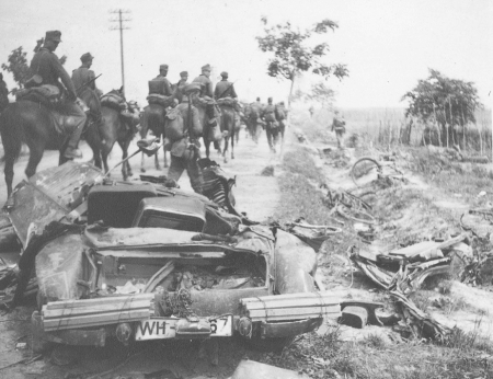       "Mercedes-Benz".       4  -     ""  .