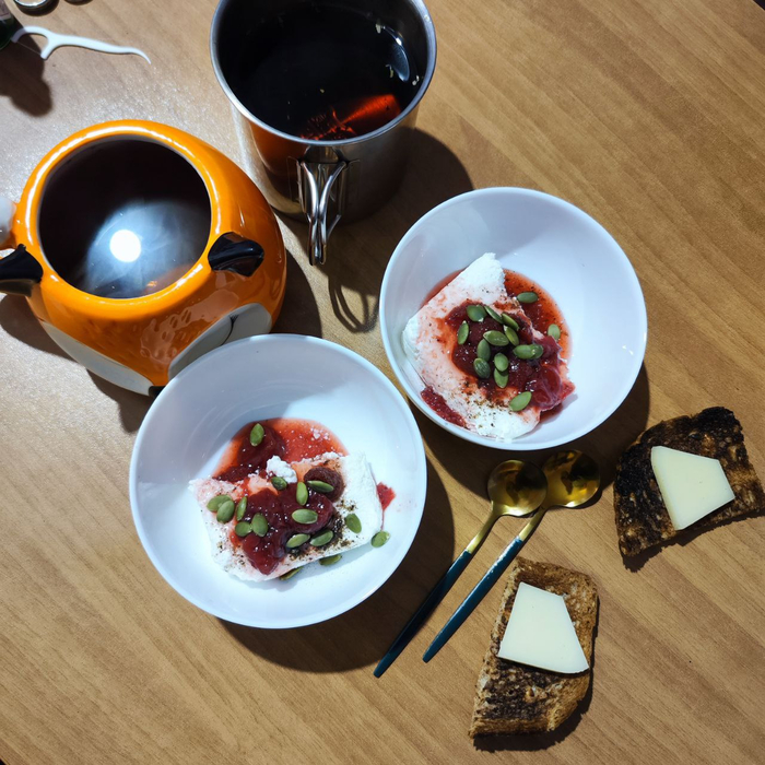 К чаю съели по половине кусочка тоста с сыром