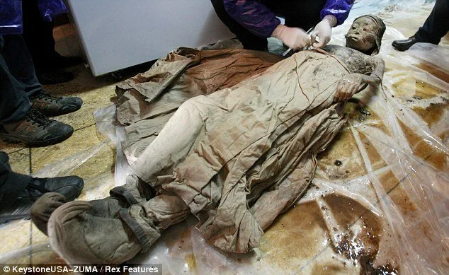 A wet mummy of a woman from medieval China - Series World Ancient History and Culture, Ancient artifacts, Archeology, History (science), Mummy, China, Antiquity, Middle Ages, Ming Dynasty, Longpost