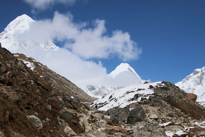 Пумори, высота 7160 м, ее хорошо видно, когда из Лобуче идешь в Горакшерп