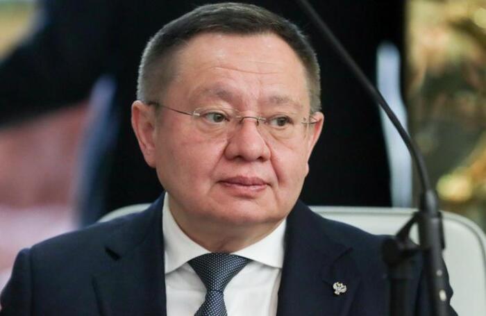 ��������� ������� � ������ ������� ��������� ���� � Max � ��������������� �����