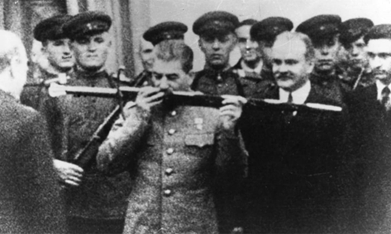 <a href="https://pikabu.ru/story/soyuzniki_na_voyne_11_13399502?u=https%3A%2F%2Fmospravda.ru%2F2020%2F06%2F26%2F156713%2F&t=%D0%A1%D1%82%D0%B0%D0%BB%D0%B8%D0%BD%20%D1%86%D0%B5%D0%BB%D1%83%D0%B5%D1%82%20%D0%BC%D0%B5%D1%87%20%D0%A1%D1%82%D0%B0%D0%BB%D0%B8%D0%BD%D0%B3%D1%80%D0%B0%D0%B4%D0%B0&h=0a43dffed5343e84934353e0664bd94cac64155e" title="https://mospravda.ru/2020/06/26/156713/" target="_blank" rel="nofollow noopener">Сталин целует меч Сталинграда</a>