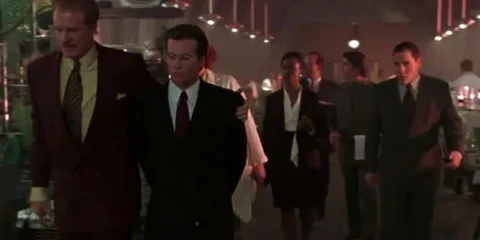 Фавро крайний справа