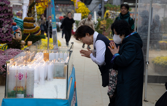     (),     ,    //: EPA/