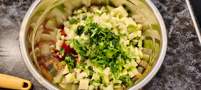 Зелень и яблоко