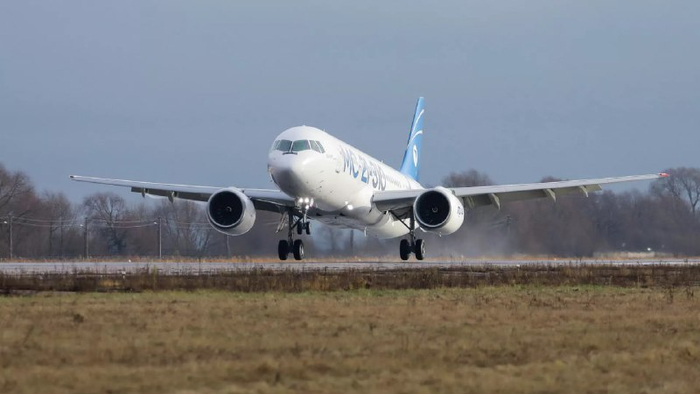 Российские самолёты МС-21 и SJ-100 показали на Dubai Airshow 2025