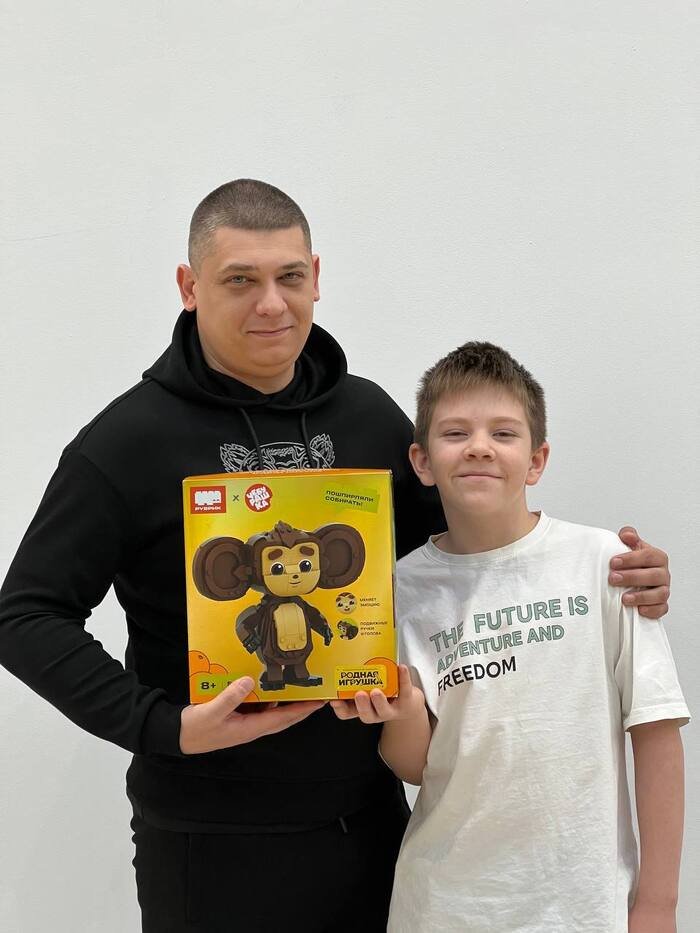 Два часа в лифте и собрал Чебурашку