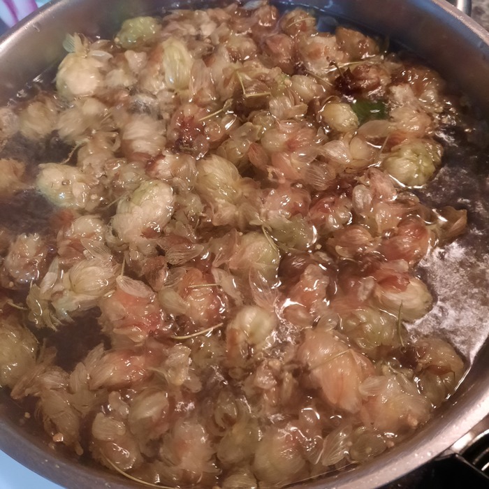 По кухне сразу поплыл потрясающий хмельной дух.