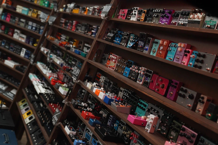 Наши полки с гитарными эффектами