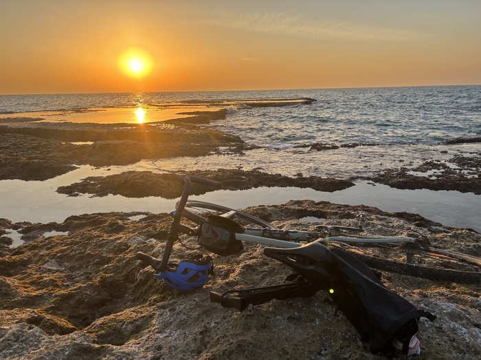 Вместо ножки каска