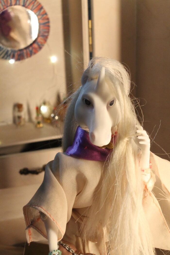 Кукла заботливо сшита вручную, части тела отпечатаны на 3D принтере. Приятно смотреть и играть.