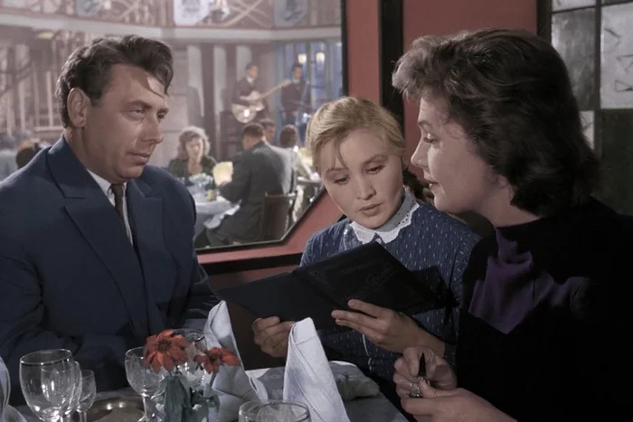 Екатерина Савинова и Анатолий Папанов. Фото: кадр из фильма «Приходите завтра»