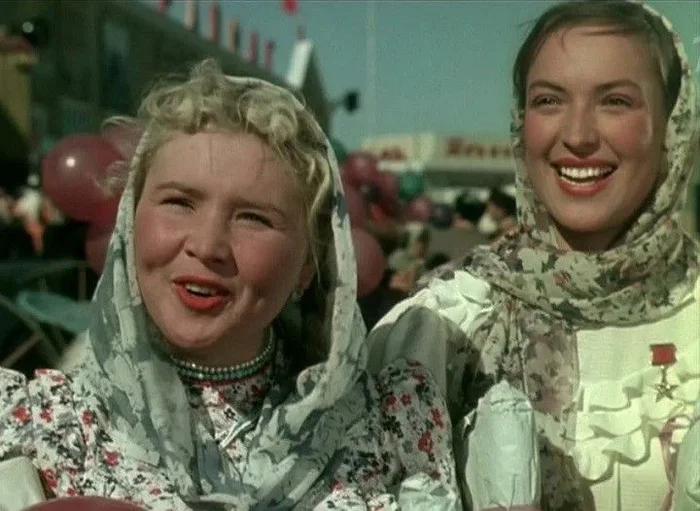 Екатерина Савинова и Клара Лучко в роли Любочки и Даши в фильме «Кубанские казаки»