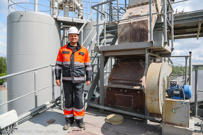 Из серии «Именно они делают Россию великой» - снято мной на Асфальтобетонном заводе №1 в Пушкине